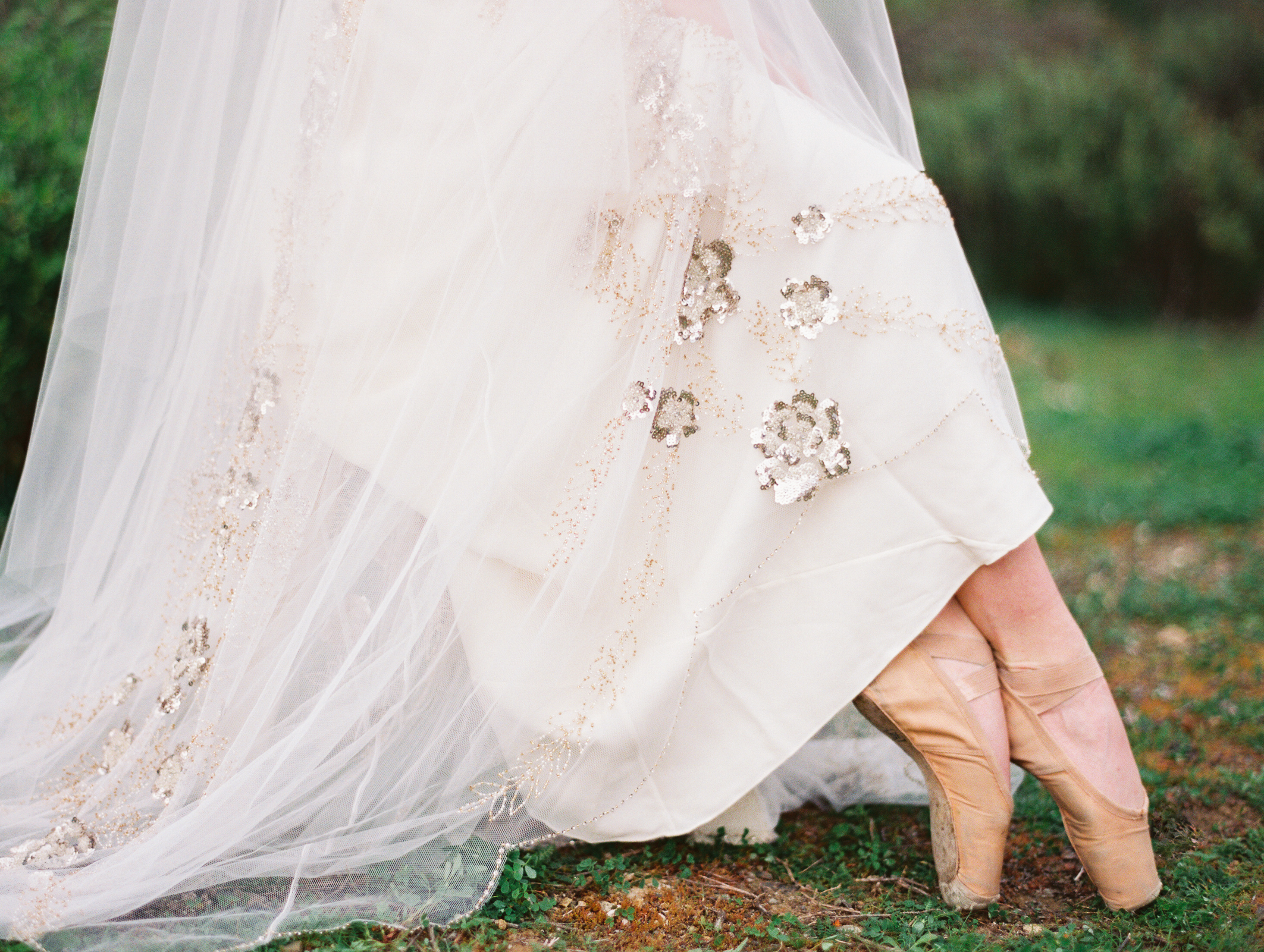 Ballet Wedding Inspiration by Mirelle Carmichael Photography - Jenny Packham Dress and Pointe Shoes
