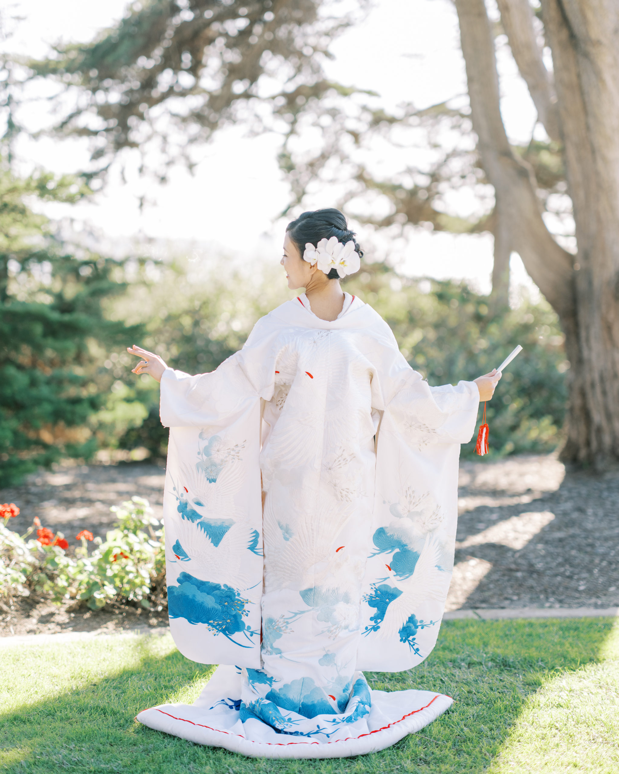 bridal kimono at martin johnson house la jolla wedding photographer mirelle carmichael